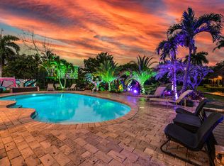 250 NE 158th St, Miami, FL 33162