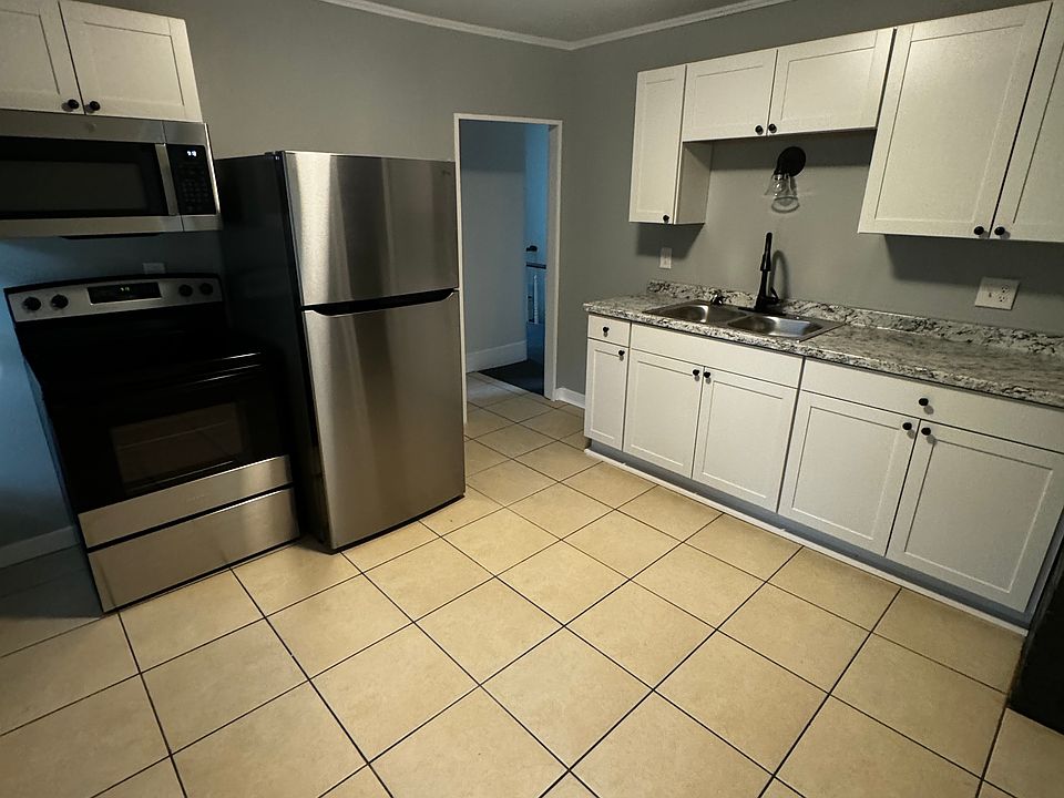 1st image of 32 Grand St APT 2