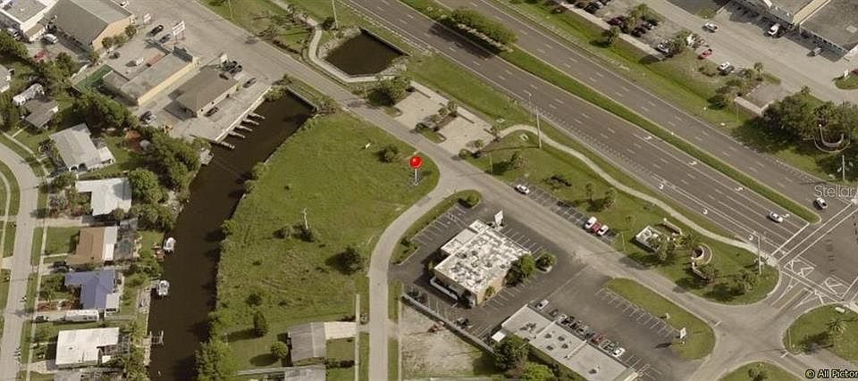 2nd image of 3871 Tamiami Trl