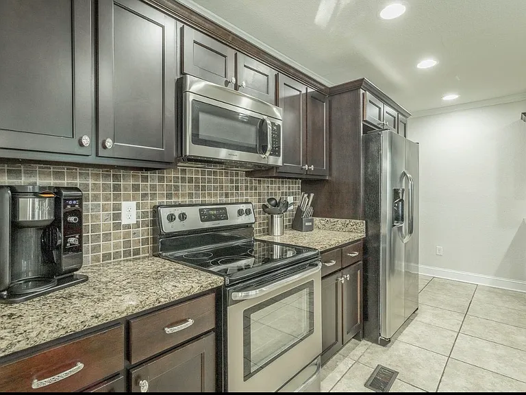4800 Maryland Dr — Photo 4