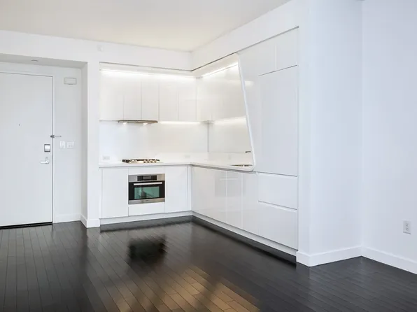 123 Washington Street 35E image 2 of 7