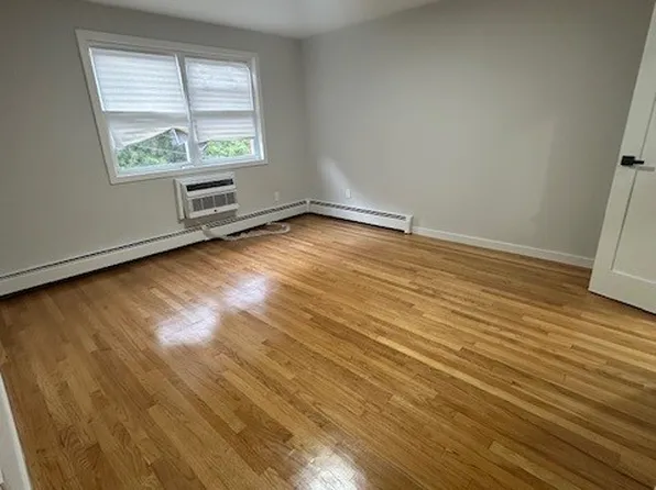 3524 Cambridge Avenue image 7 of 10