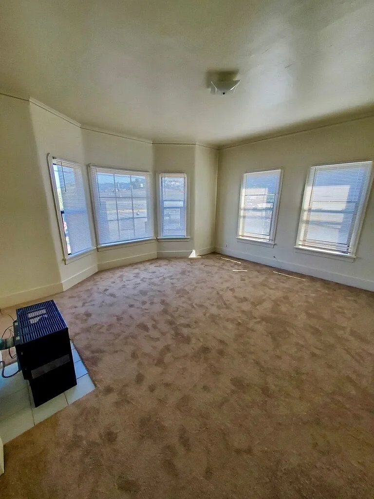 2034 Ashby Ave photo 1