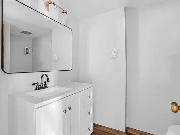5th image of 5619 W Park Ave