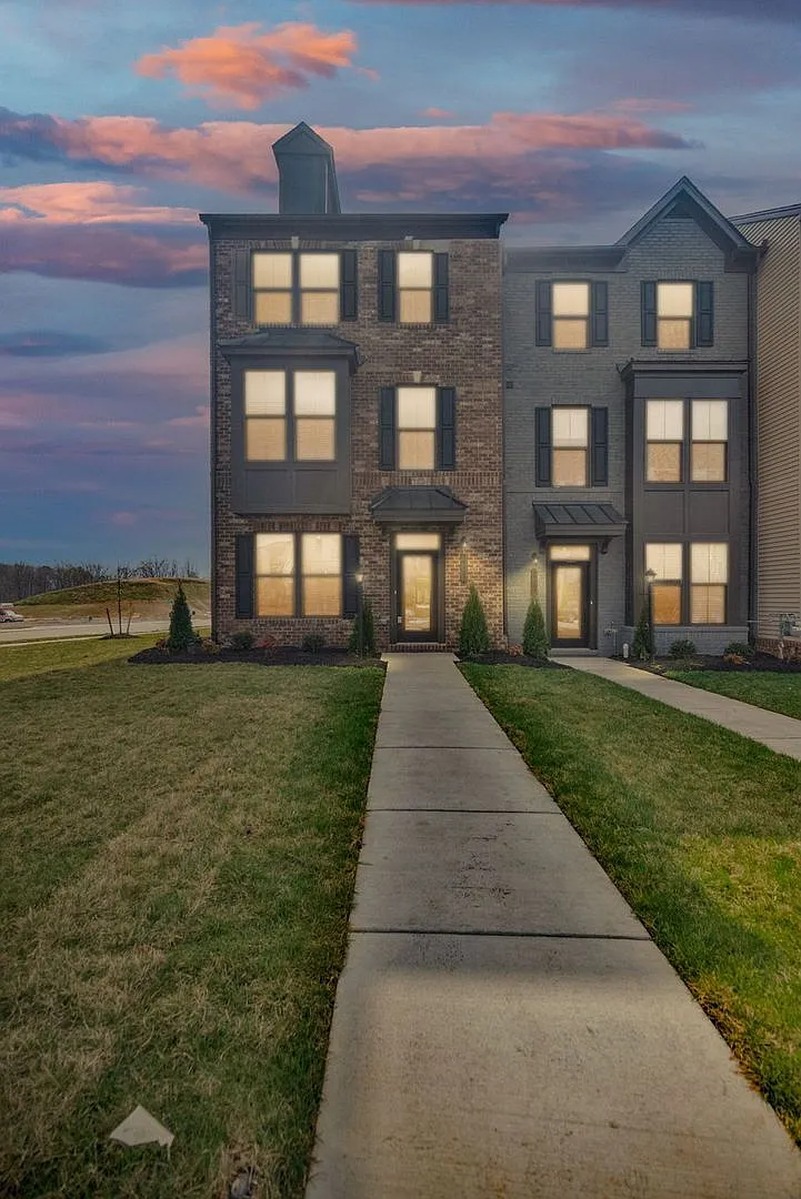 4 bed, 3.5 bath, 2187 sqft, $3,443 — Photo 2