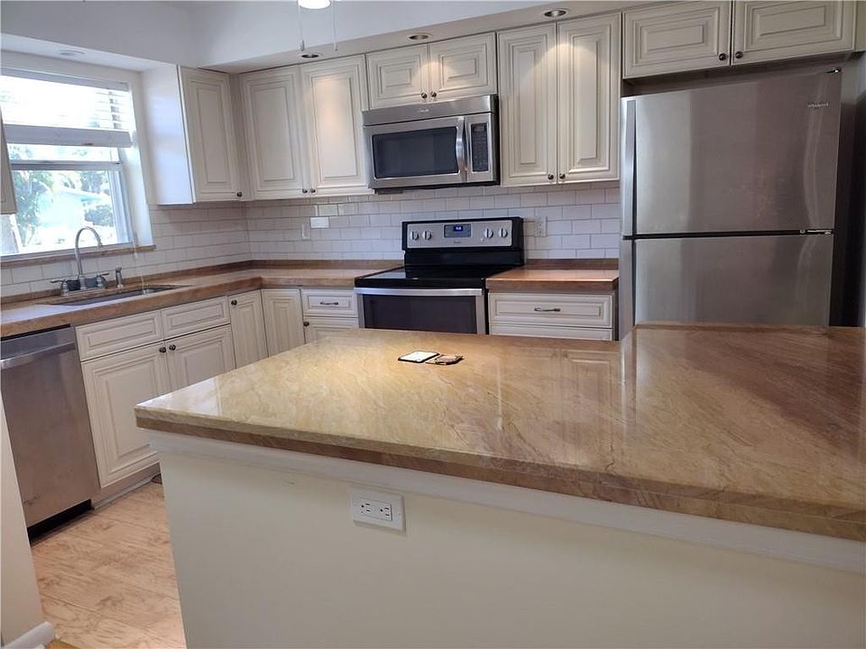 1st image of 700 SE 6th Avenue #103