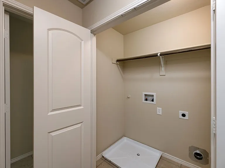 365 Orbit Dr — Photo 22