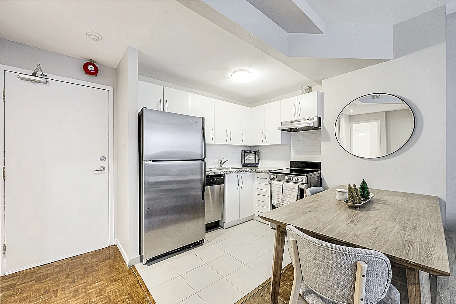 Sherwood Apartments — Photo 1