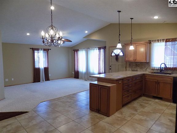 3rd image of 8 Monarch Ln