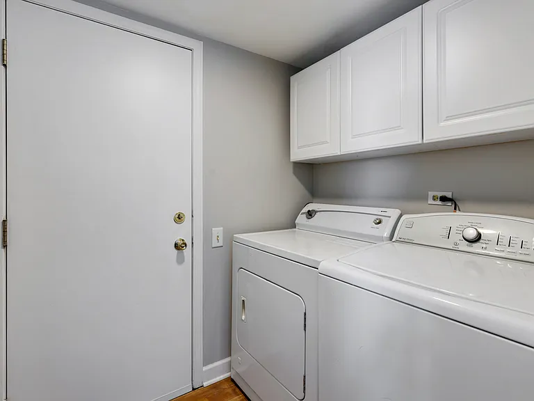 187 Half Moon Cir — Photo 23