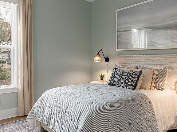 Keeneland II Guest Room
