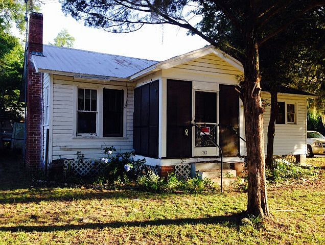 1st image of 352 NE Hillsboro St