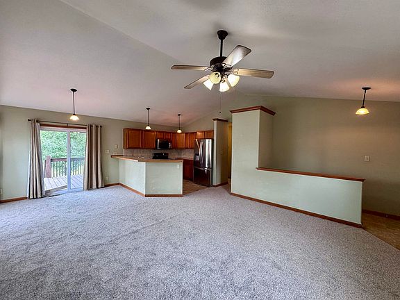 4th image of 400 N Meadowlark Dr