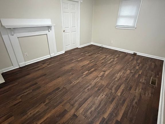 3rd image of 1810 Laurel St
