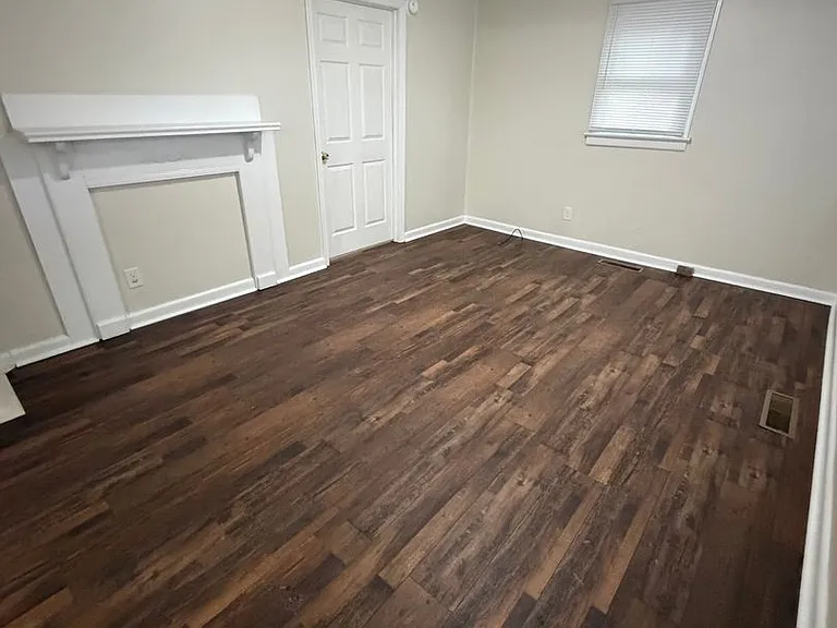 1810 Laurel St — Photo 3