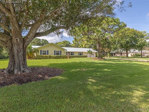 4th image of 2726 NE Cypress Ln