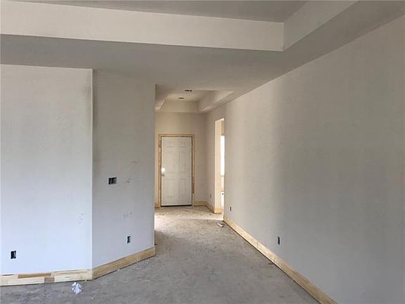 5th image of 4221 Hillside Dr