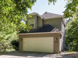 4061 Timberland Dr NW, Cedar Rapids, IA 52405