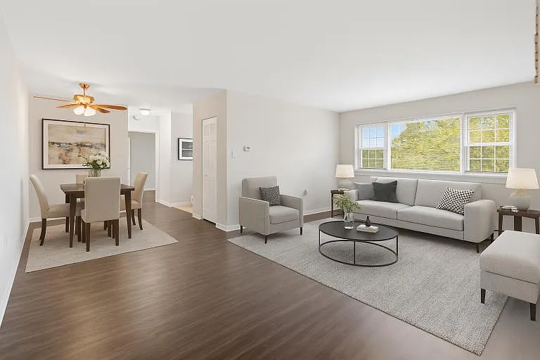 Carriage House Apartments — Photo 1