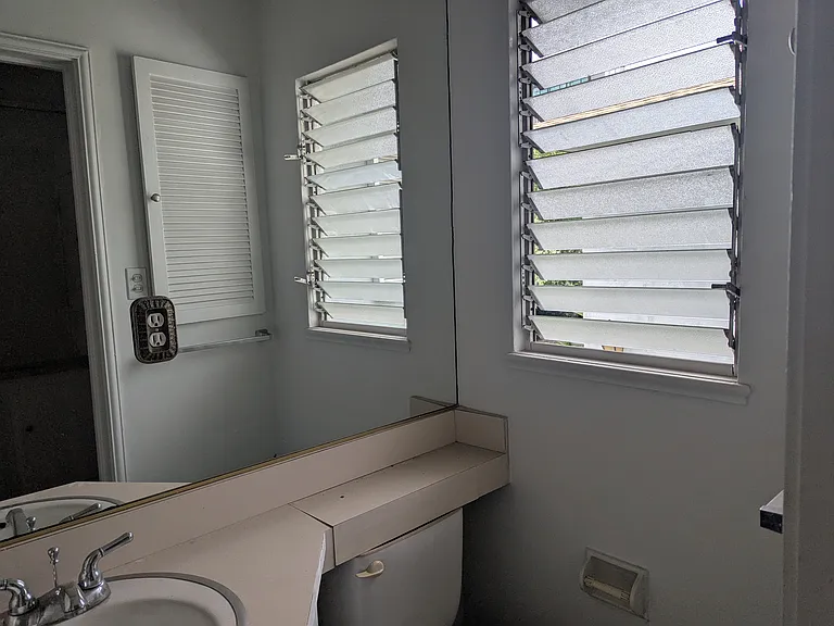 1323 N Olive Dr — Photo 52