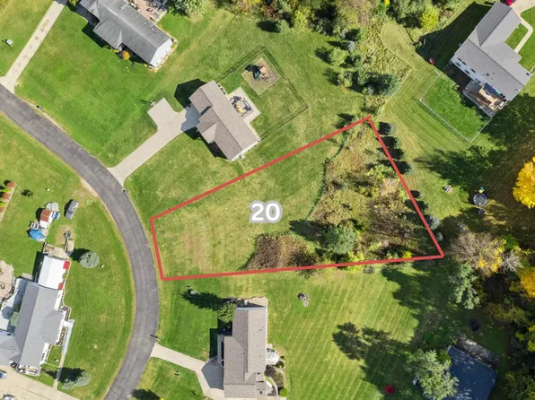 20 Twinmeadows, Jackson, MI 49201