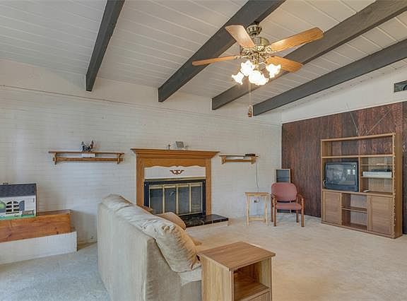 5th image of 1826 Standish Dr