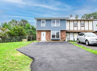 12 Columbine Ct, Middletown, NY 10940