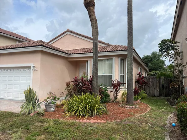 7769 NW 18th Ct, Pembroke Pines, FL 33024
