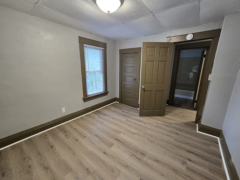 419 Bratnober St — Photo 21