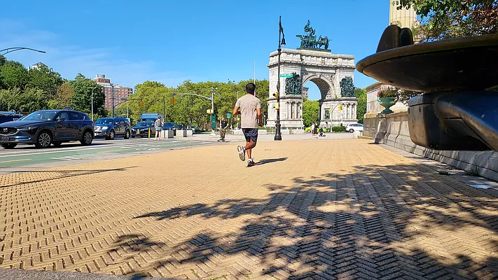 Rented by R New York | media 8