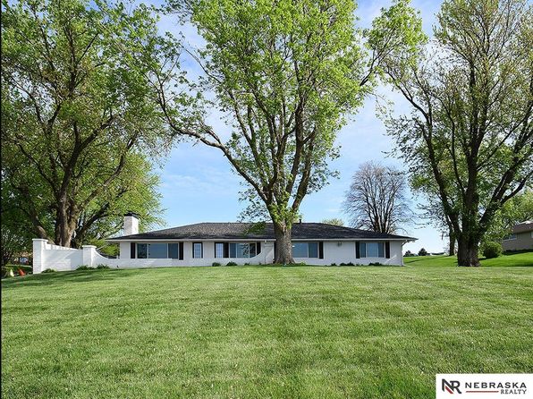 1023 Skyline Dr, Fremont, NE 68025