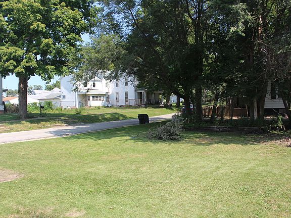 5th image of 722 N Center St