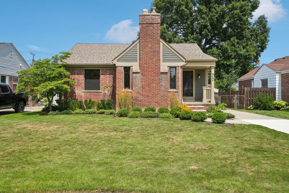 Cedar Hill Dr-S0208-001.jpg