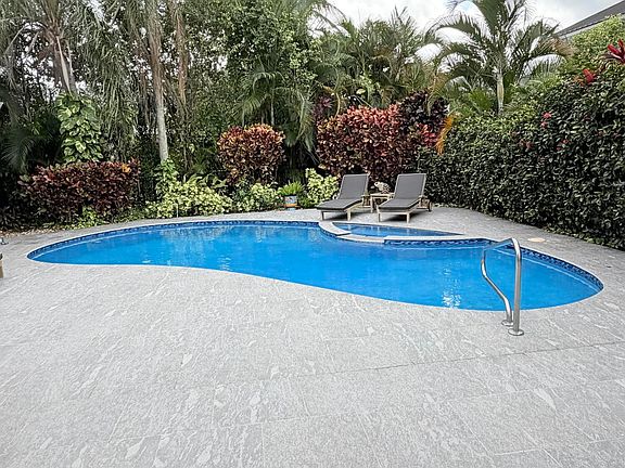 3rd image of 5761 Paddington Way