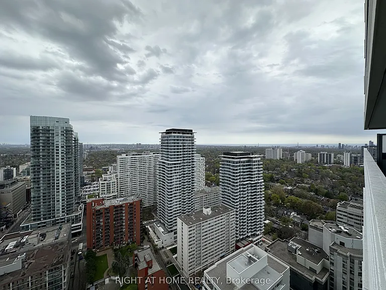 2221 Yonge St #3102 — Photo 29