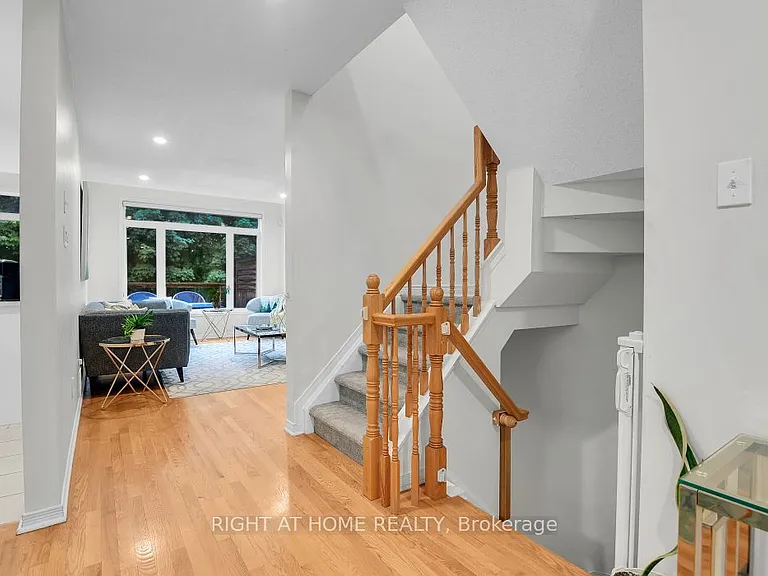 47 Tobermory Cres — Photo 6