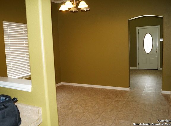 5th image of 211 Ward Ave