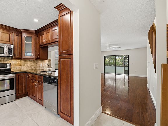 4th image of 454 Westree Ln