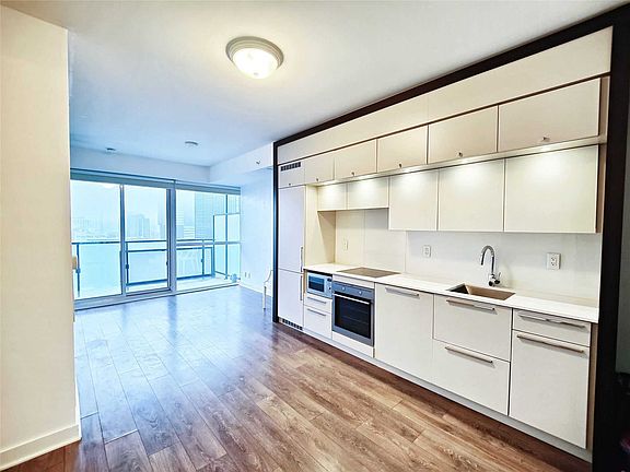 2nd image of 15 Grenville St #2501