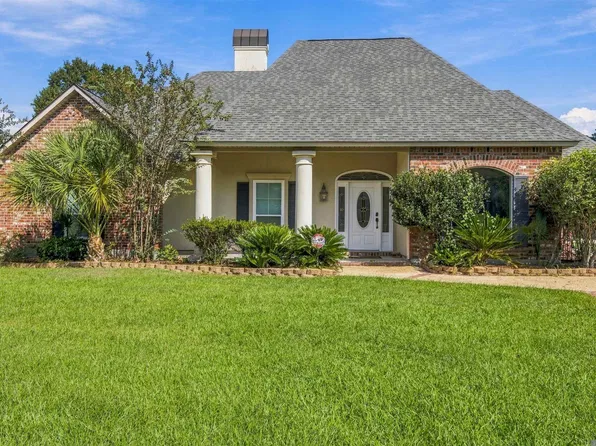 7820 Denham Chase Ave, Denham Springs, LA 70726
