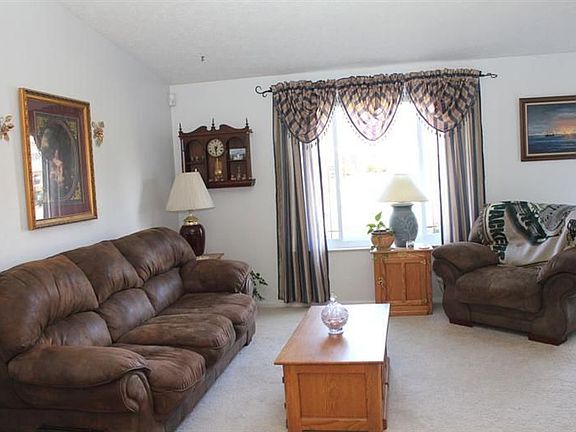 3rd image of 8347 Tamarack Dr