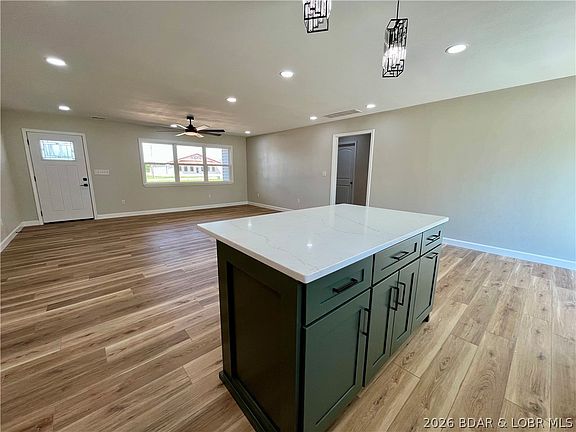 4th image of 602 W 4th St