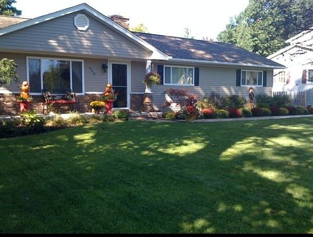 1st image of 940 Sherry Dr