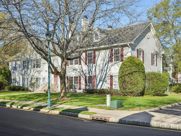 1003 Cumberland Ct, Mahwah, NJ 07430