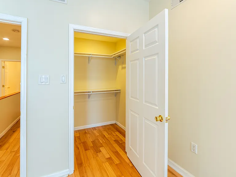 2134 Sears St — Photo 12