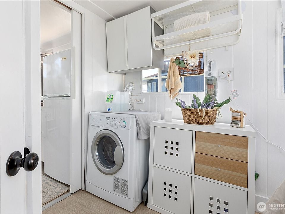10th image of 2040 Westlake Avenue N #14