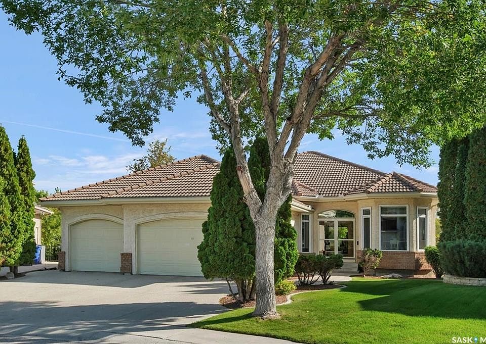 1st image of 322 Collins CRESCENT