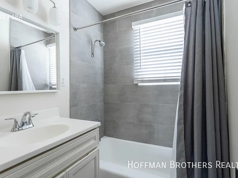 12427 1/2 Chandler Blvd #12427-1/2 — Photo 9