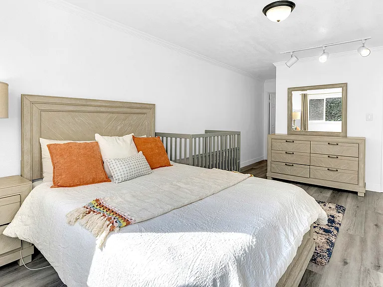 2500 Miramar Ave #203 — Photo 8
