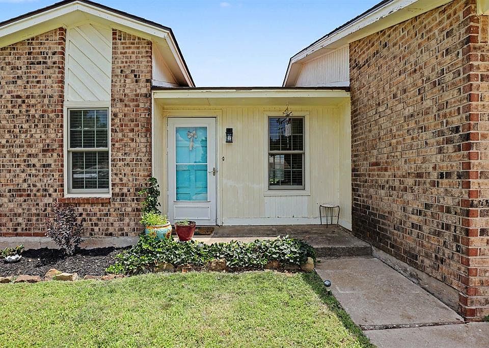 1st image of 12216 SW 15th Ter